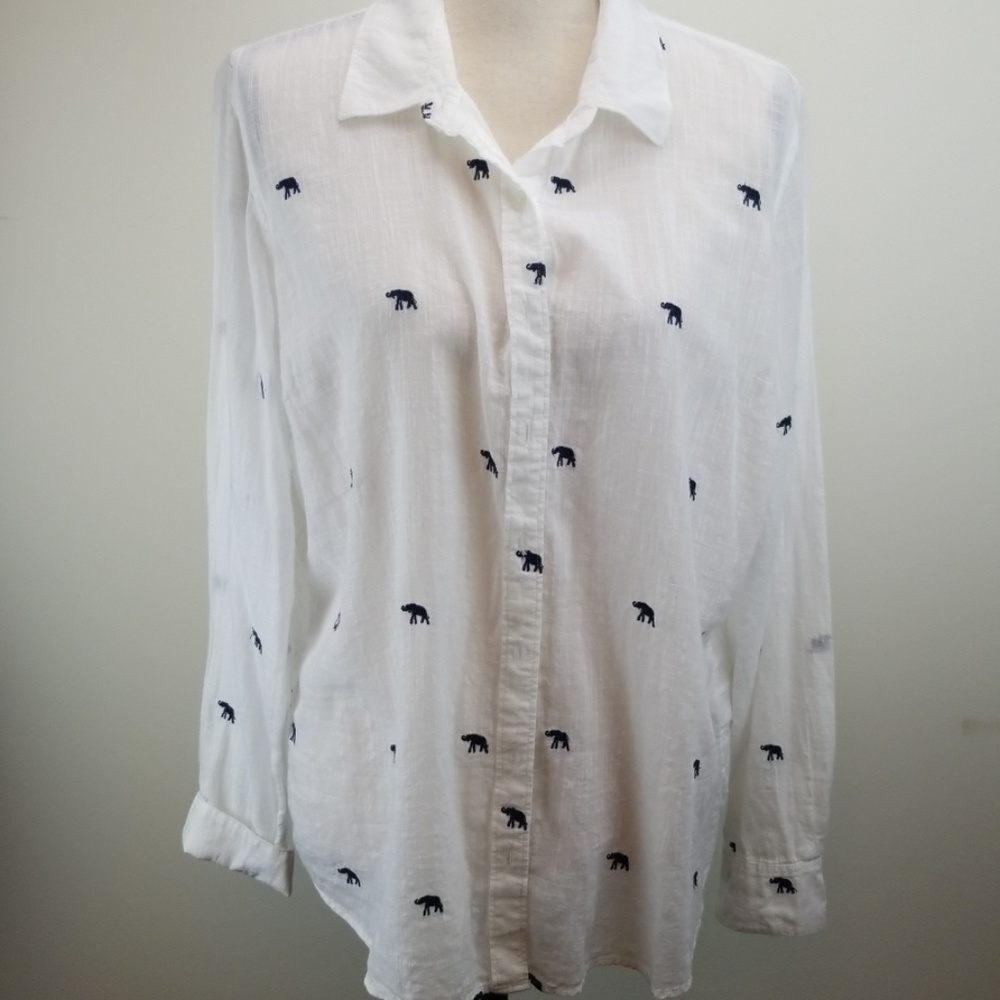 Crown & Ivy Button Up.